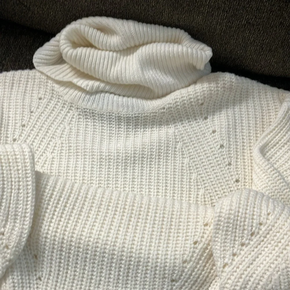CLOSET CLEANOUT - Picture 2 of 4